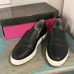 Me Too-Black Snake Textured Slip-On Platform Loafers—10